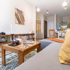 Chic Urban Getaway in City Center by Flat Mаnager