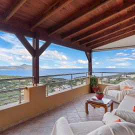 Chrisanthis House- BY APOKORONAS VILLAS, Hotel in Kambiá