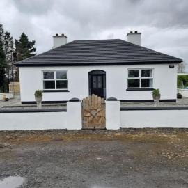Cheerful three bedroom country cottage, Hotel in Ballina