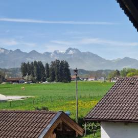 Chalet Chiemgau 90 qm 3 Zimmer Balkon, hotel en Übersee