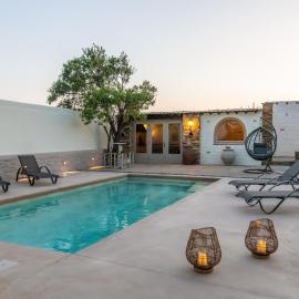 Windmill Villa in Tinos, hotel in Agios Sostis
