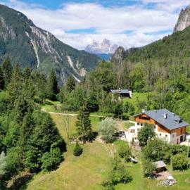 AGRITURISMO BORGO DAMOS, hotel v destinácii Valle di Cadore