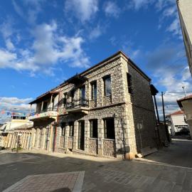 Amfikleias Earth houses، فندق في أمفيكليا