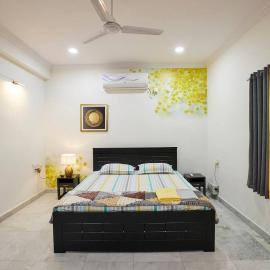 Legend's studio room with Mini kitchenette