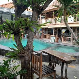Sunrise Lodge & Lounge, hotel sa Singaraja