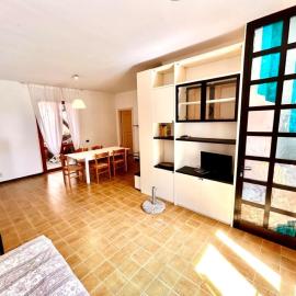 Frau, grazioso trilocale in centro a Numana con spazio esterno, hotel di Numana
