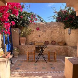 Casa con vistas al mar y Patio de Buganvillas, hotel ad Aigues