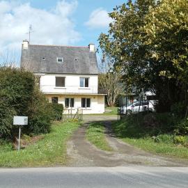 La Villeneuve en Saint Brieuc sortie Ouest Logement à l'étage d'une maison individuelle avec grand parking pour 5 adultes ou six personnes pour famille