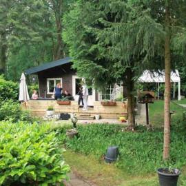 Vakantie Bos Huisje “Meibloempje”, khách sạn ở Lanaken