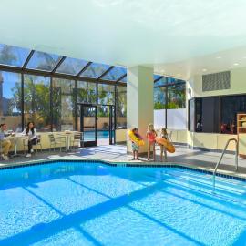 Embassy Suites by Hilton Anaheim-Orange، فندق في أنهايم