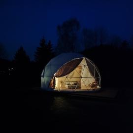 Forrest Glamp، فندق في Mieroszów