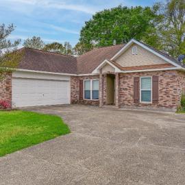 Baton Rouge Retreat w/ Patio, Grill & Fire Pit!