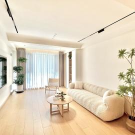 Stylish 3 RMs city APT, with laundry sets, Easy to go main locations