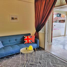 Queensbay Mall, Up to 5 Pax, 2 Bedrooms, 1 Bathroom, 1 Car Park by Star Home