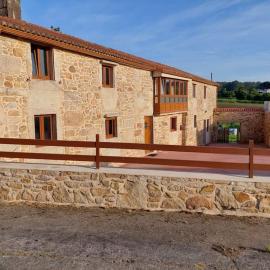 VibesMuxía - Casa Rural Escola, хотел в Мушия