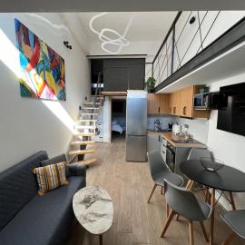 City Center Loft With Private Parking โรงแรมในKavála