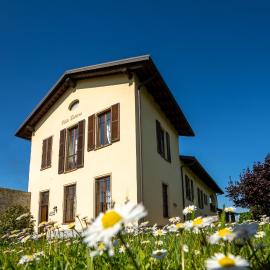 VILLA BOTTERA - Jacuzzi & Private Garden، فندق في Riforano