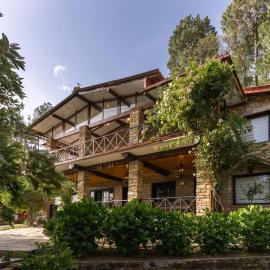 Buransh Terraces by The Blue Kite - Luxury 3 & 4BHK Villas with Mountain View, Caretaker & Kitchen, hotel a Bhowāli