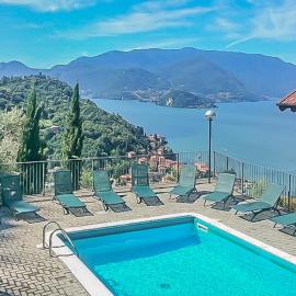 Golden View Apartment, hotel en Perledo