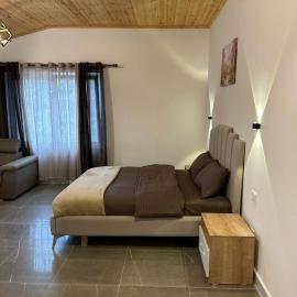 Qyteza Guest House & Camping