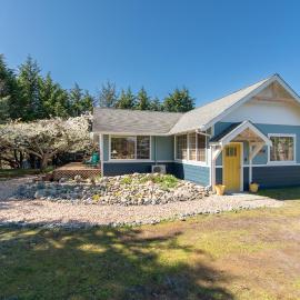 Sequim Escape w/ Gas Grill & Deck, Walk to Beach!, hotel in Sequim