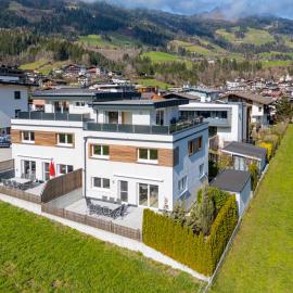 H21 - Modernes Ferienhaus 145qm, 4SZ, Wellnessbereich mit Sauna und Dachterrasse mit Panoramablick, Kühlen und Heizen mit Geothermie