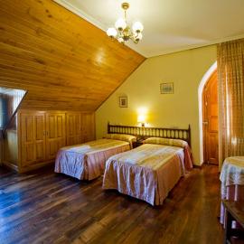 Hotel Restaurante La Casilla, hotell i Cangas del Narcea