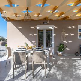 Newly Built Home with Garden, 400m to Beach