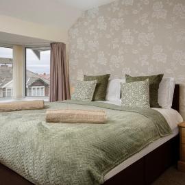 Arnside - Spacious 10-Bedroom Seaside Cottage with Hot Tub