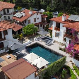 Tomsan Villas Akyaka، فندق في أكياكا