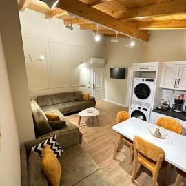 Arial Penthouse Suites, hotel in Vlorë