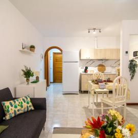 Bungalow Relax Marine, hotel in Arona