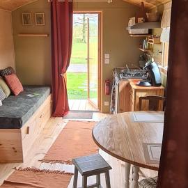 Roulotte à la Ferme Buissonnière, hotel in La Lande-de-Lougé