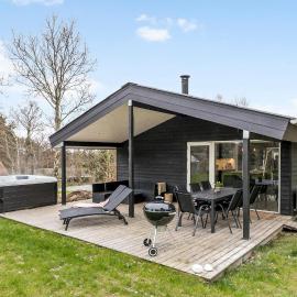 Amazing Home In Ebeltoft With Wifi, hotel en Ebeltoft