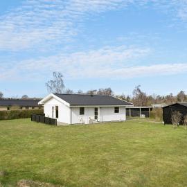 Amazing Home In Ølsted With Kitchen, hotell i Ølsted