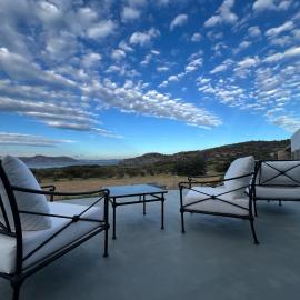 Seafront villa Serene 6 Bedrooms, hotel din Empourios