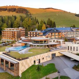 Almwellness Hotel Pierer, hotel en Fladnitz an der Teichalm