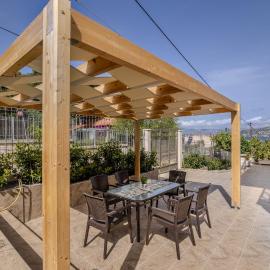 George Luxury Beach House، فندق في Aiándion