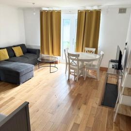 Beautiful 2 bedroom garden flat w/ free parking