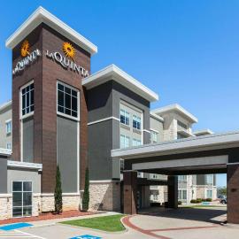 La Quinta Inn & Suites by Wyndham Ft Worth-Burleson, hotel v destinaci Burleson