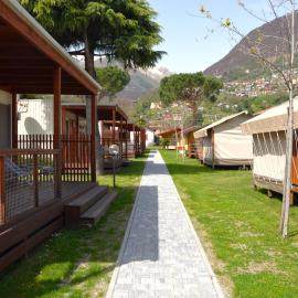 Glamping Italia 90 Mobilhomes & Lodges โรงแรมในโดมาโซ