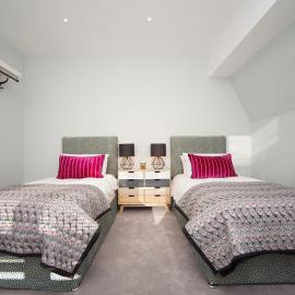 Spacious Georgian Coach House with Parking