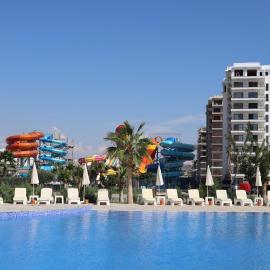 Sea View 2-Bedroom Apartment with Water Park at Caesar Blue Resort、Boğazのホテル