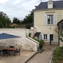 Maison atypique semi-troglodyte