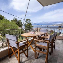 Dina Luxury Sea View House، فندق في Aiándion