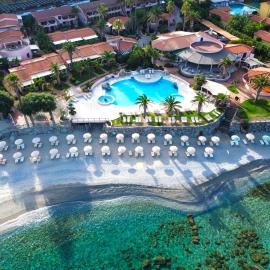 Hotel Villaggio Cala Di Volpe, hotel u gradu Kapo Vatikano
