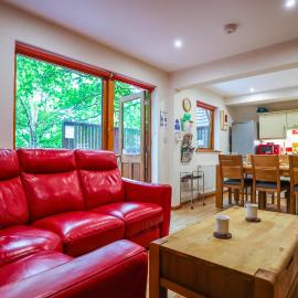 Lodge Nine for 6 with Hot Tub - Spa Resort in Devon, hotel i Chudleigh