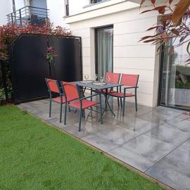 DISNEY - PARIS 5 Min DE DISNEY - PK privé gratuit - 4 personnes - Terrasse jardin, hotel in Chessy