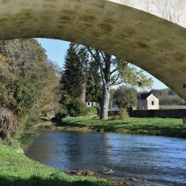 Joli hébergement de caractère en bord de rivière