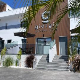 Giorgis Luxury Apartments, hotel Ajía Nápában